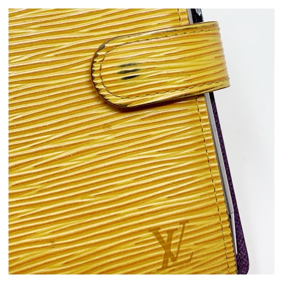 Authentic Louis Vuitton Epi Wallet - Picture 4 of 12